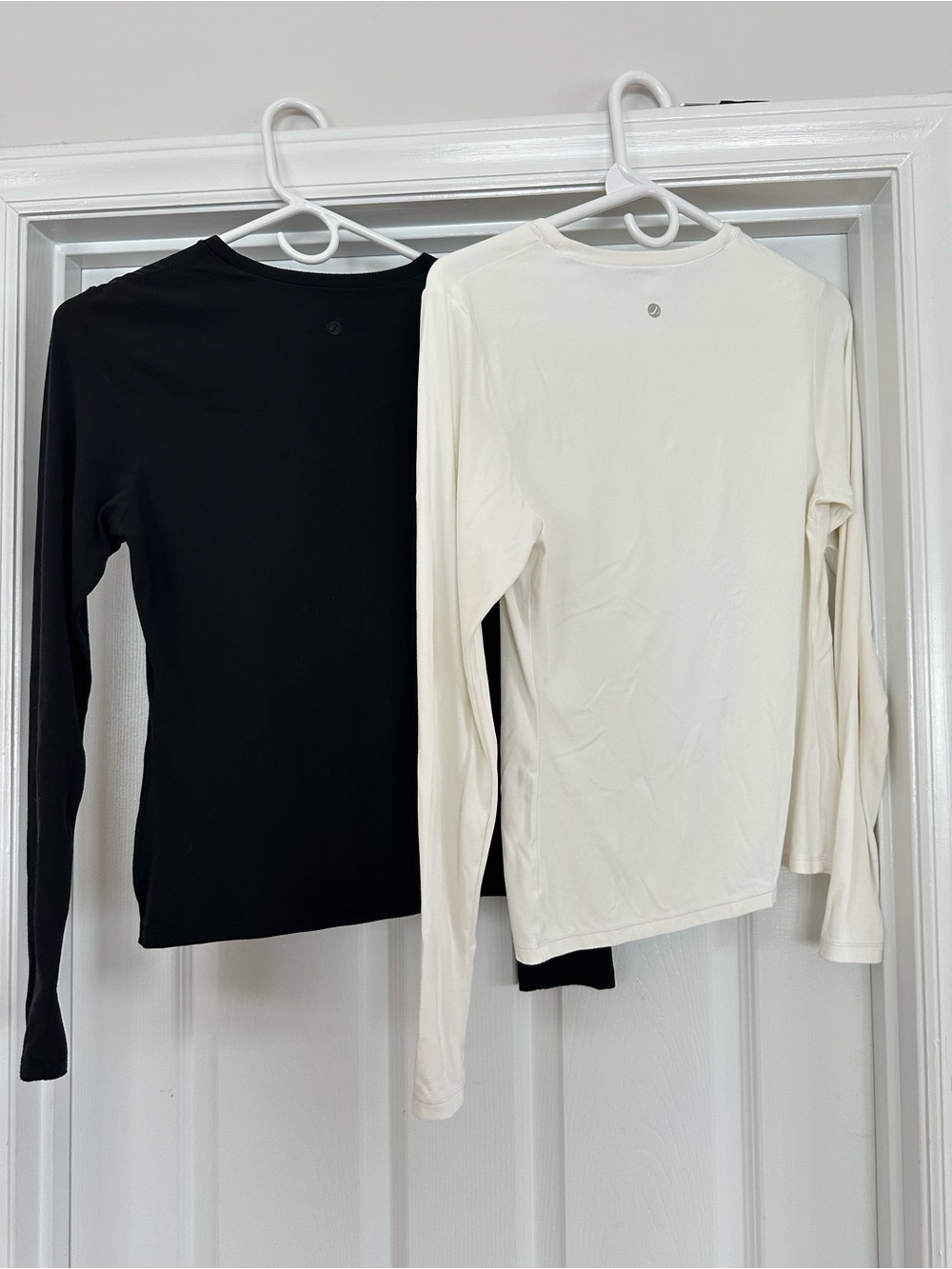 CRZ YOGA Softembrace
Tight Fit Long Sleeve Shirts Black and White Crewneck 2PACK - Picture 4 of 9